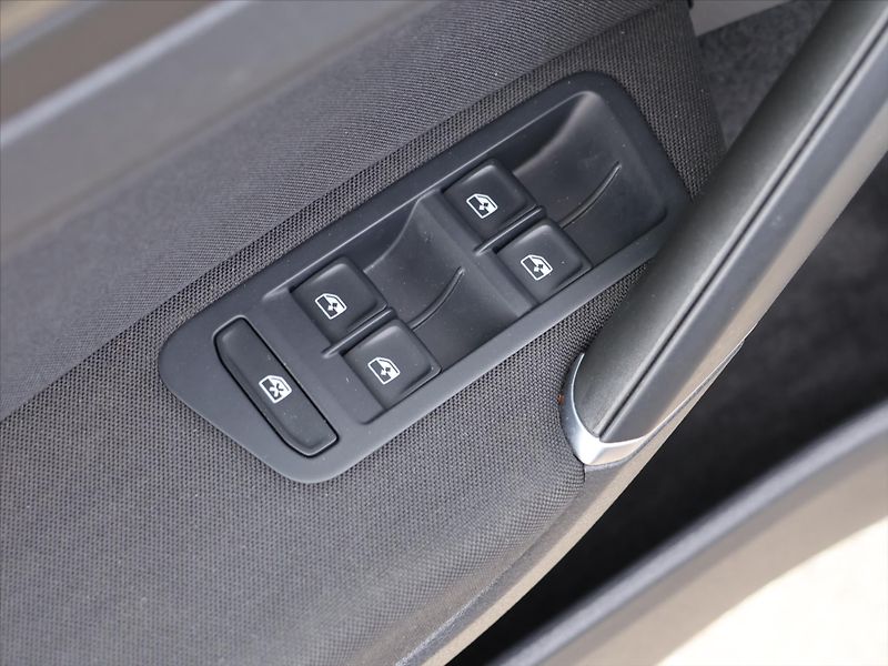 Volkswagen Golf 2.0 TDI 110kW DSG LED Join Taž - fotka 16 z 32