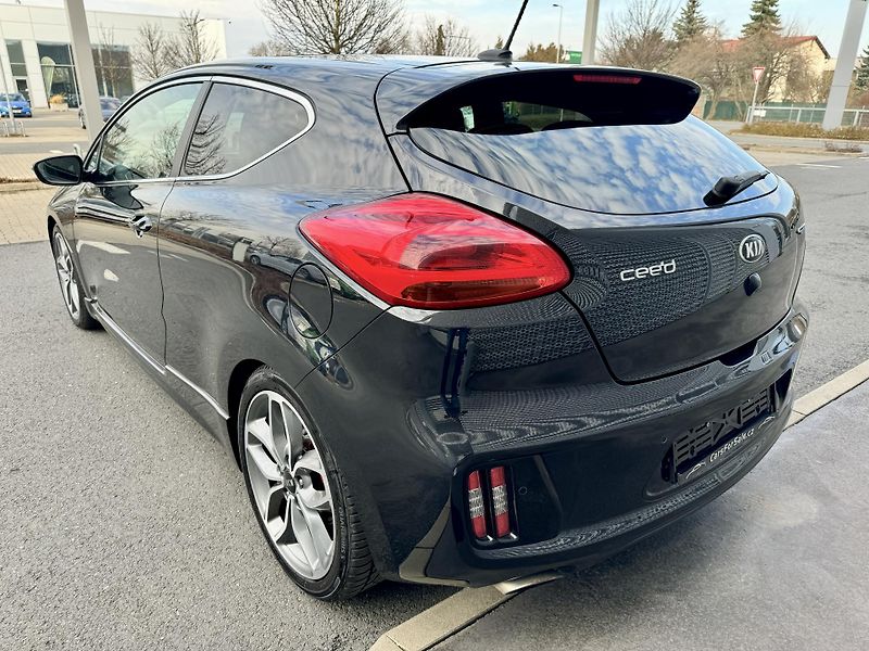 Kia Ceed (2016) 1.6 T-GDI 150kW GT Plus RECARO - fotka 8 z 25