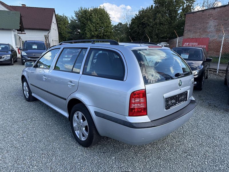 Škoda Octavia 1.6i TOUR - fotka 4 z 13