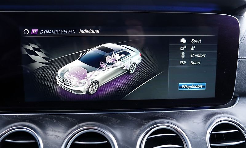 Mercedes-Benz Třídy E E 53 AMG 4Matic+/440PS - fotka 42 z 48