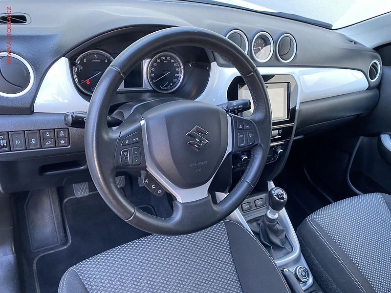 Suzuki Vitara (2015) 1.6 DDiS AllGrip, Premium, AC - fotka 13 z 19