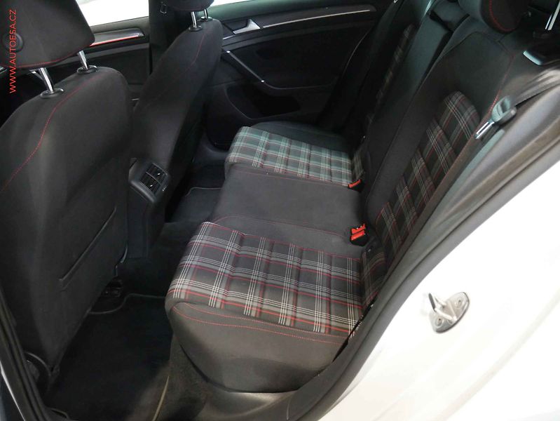 Volkswagen Golf (2019) 2.0TSI, GTI, DSG - fotka 10 z 20