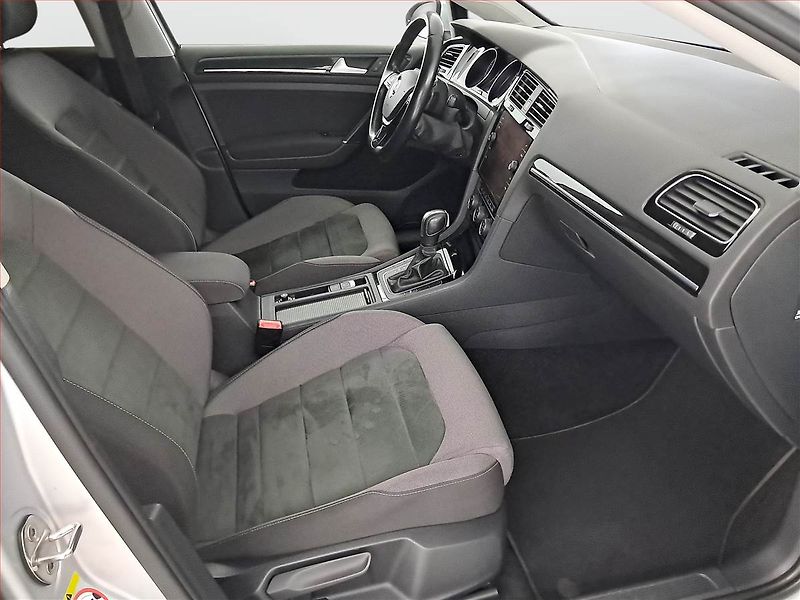 Volkswagen Golf (2020) 1.5 TSI, Automat, Tempomat - fotka 9 z 22