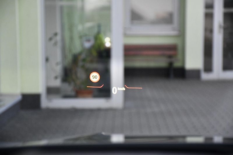 BMW Řada 2 218d TAŽNÉ HUD ČR 1M - fotka 36 z 41