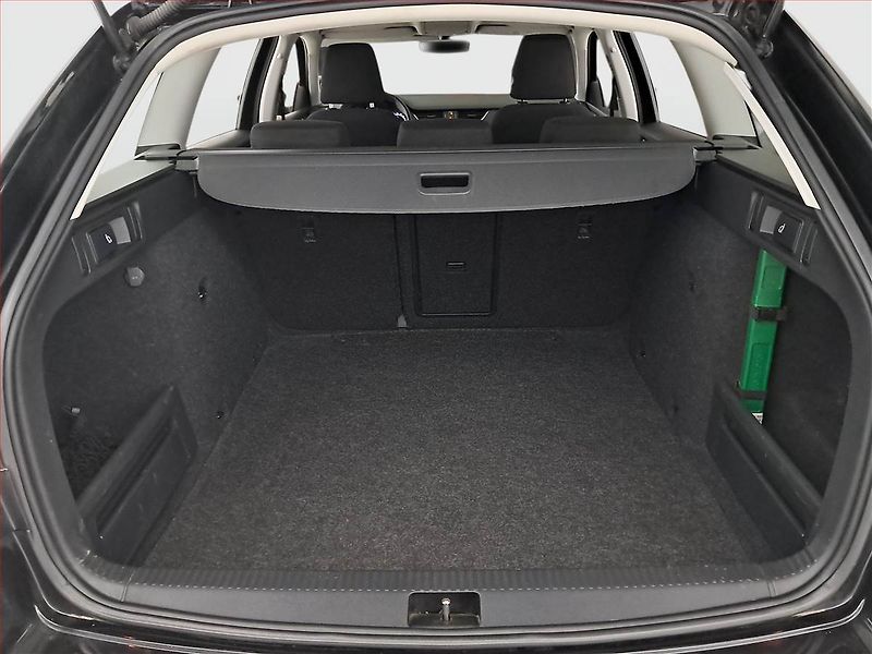 Škoda Octavia (2020) Ambition 1.5 TSI, Serv.kniha - fotka 14 z 18