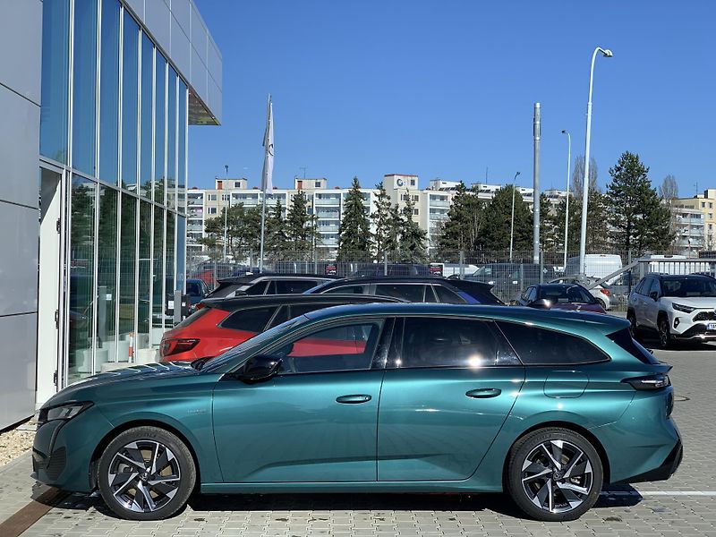 Peugeot 308 ALLURE PACK 1.6 PHEV 133kW AT8 - fotka 4 z 30