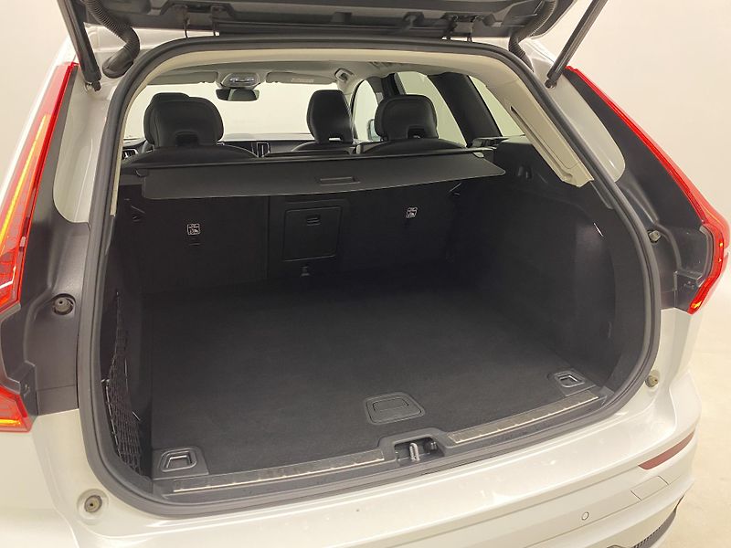 Volvo XC60 B4 AWD PLUS DARK AUT CZ 1.maj - fotka 6 z 58