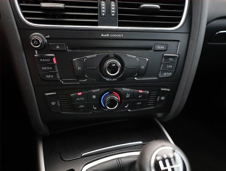 Audi A4 (2010) 2.0 TDI, Serv.kniha, Xenony - fotka 10 z 14