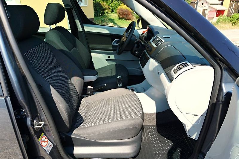 Škoda Roomster (2007) SCOUT 1,6 16V 77 kW - fotka 17 z 36