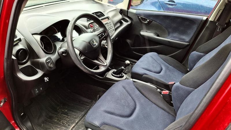Honda Jazz 1.2 benzin 66 kw Facelit - fotka 15 z 36