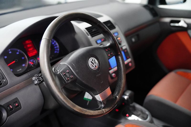 Volkswagen Touran - fotka 14 z 25