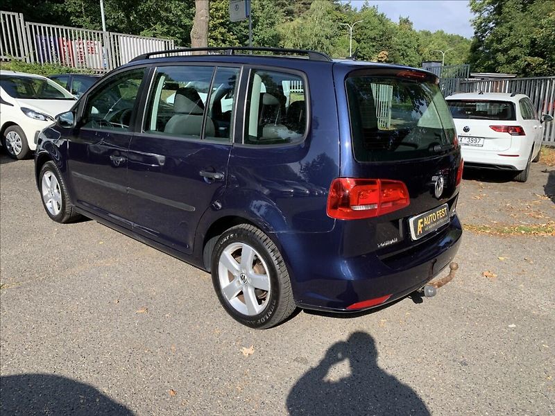 Volkswagen Touran 1,6 TDI DSG - fotka 7 z 17