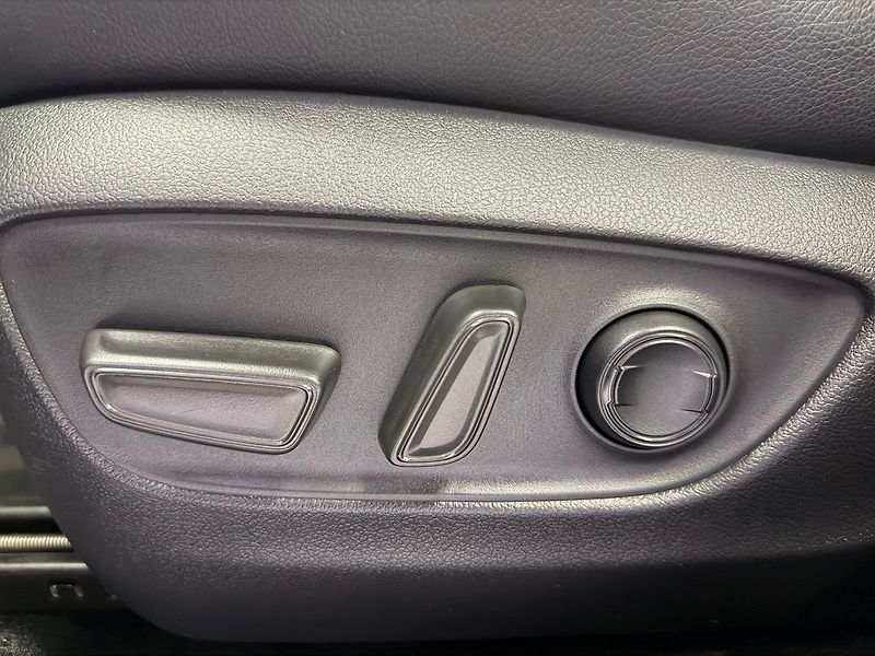 Toyota RAV4 2.5 HYBRID e-CVT 4WD EXECUTIVE - fotka 21 z 26
