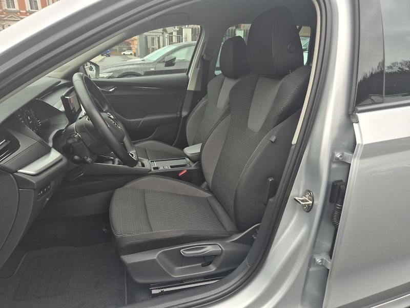 Škoda Octavia ZAMLUVENO ! 2,0TDi 85kw 17ALU - fotka 42 z 46