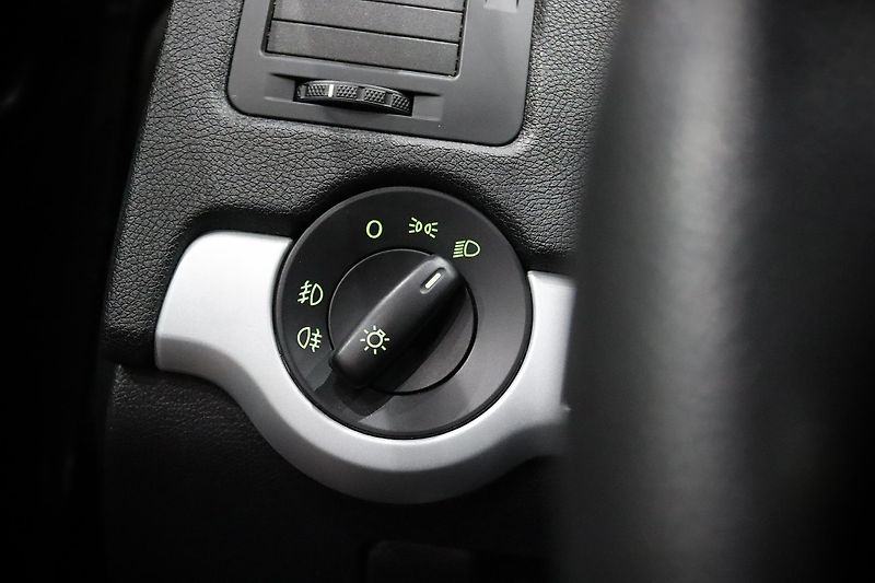 Škoda Octavia 2 FL Combi 1.6 MPI 75 kW - fotka 18 z 28
