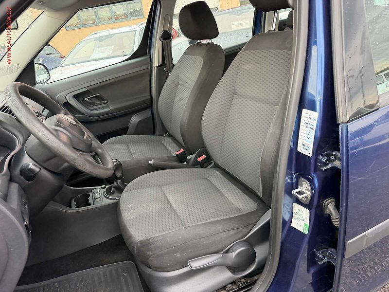 Škoda Roomster (2011) 1.6 TDi, Klima - fotka 9 z 15