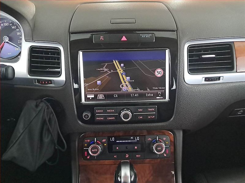 Volkswagen Touareg (2010) 3.0 TDI, 4X4, Automat, Navi - fotka 12 z 25