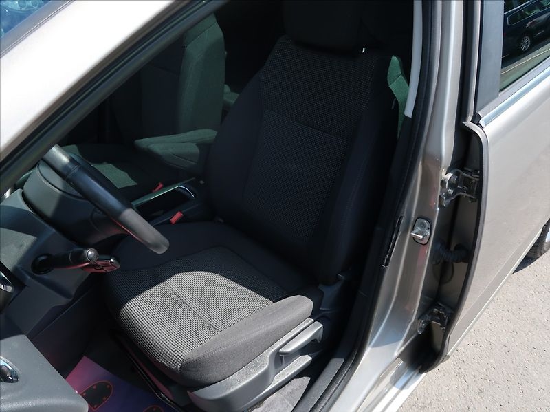 Peugeot 5008 2,0 HDi,110kW,NovéČR,7míst - fotka 10 z 31