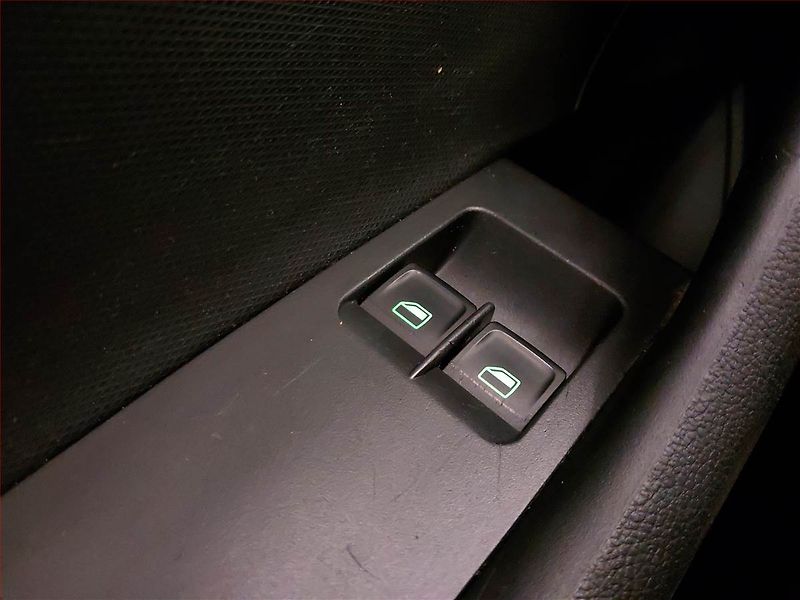 Škoda Rapid (2013) Elegance 1.2 TSI, Tempomat - fotka 16 z 16