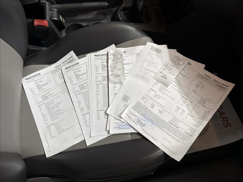 Volkswagen Caddy 1,6   TDI MAXI 7 MÍST SERVIS - fotka 20 z 20
