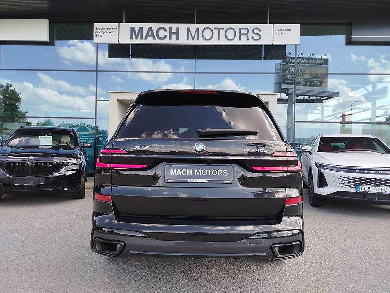 BMW X7 xDrive40d - fotka 12 z 38