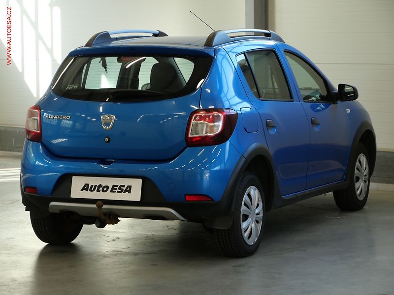 Dacia Sandero (2015) 0.9 TCe, ČR, AC, temp, tažné - fotka 4 z 16