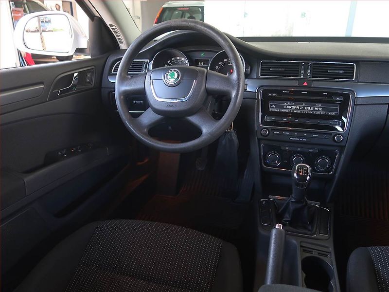 Škoda Superb (2011) 2.0 TDI - fotka 7 z 14