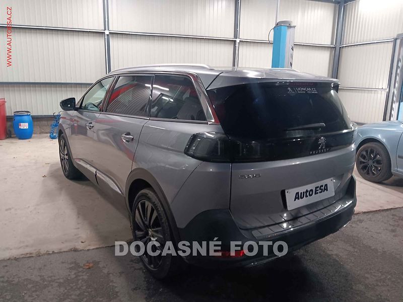 Peugeot 5008 (2021) 1.2 PT, 1.maj,ČR, AT, navi - fotka 2 z 3