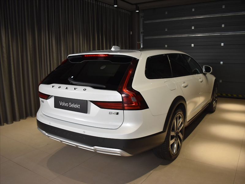 Volvo V90 2,0 CC PRO B4 AWD - fotka 4 z 24