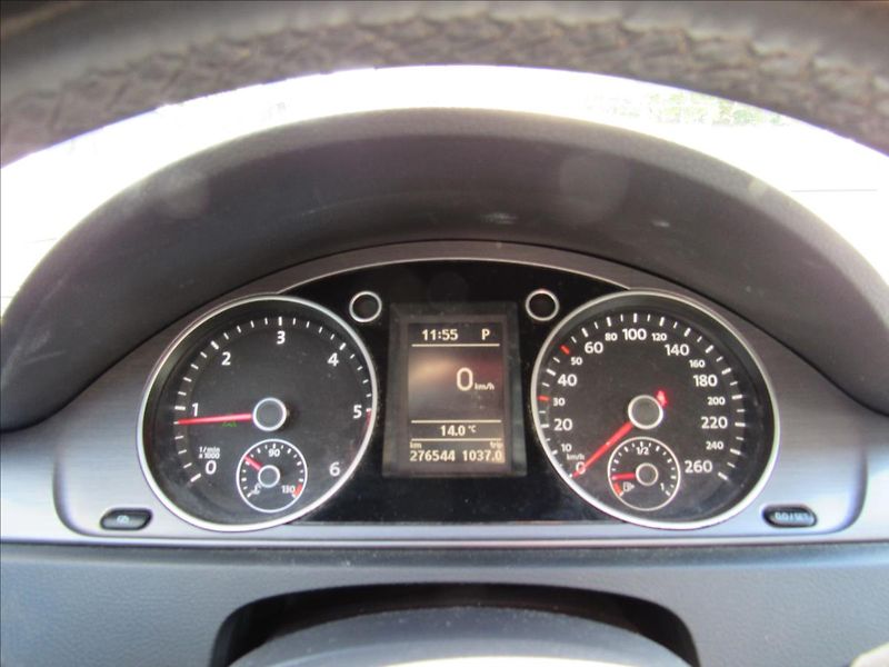 Volkswagen Passat 2,0 TDI 125kW DSG - fotka 13 z 37