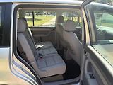Volkswagen Touran 1.6 75kw Trendline 7 míst - náhled 17