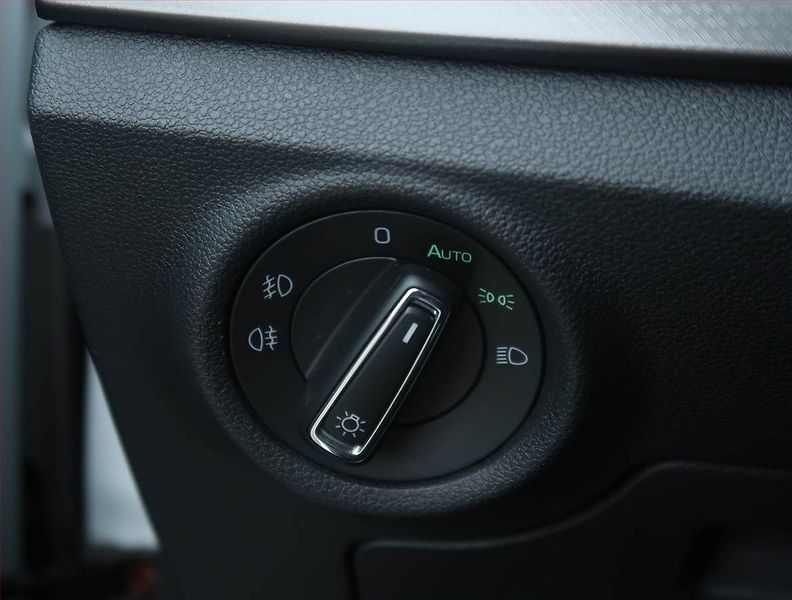 Škoda Kamiq (2019) 1.6 TDI, Automat, Navi - fotka 17 z 24
