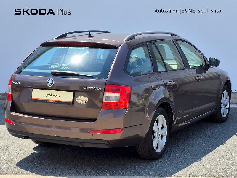 Škoda Octavia (2013) Elegance 2.0 TDI 110kW Combi - fotka 2 z 27