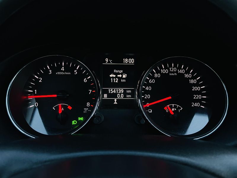 Nissan Qashqai 2.0i +2 MAN 1MAJ TAŽNÉ KAMERA - fotka 43 z 46