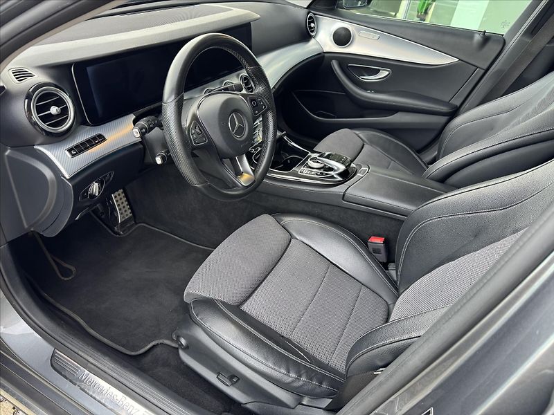 Mercedes-Benz Třídy E E 220d 4M All-terrain - fotka 6 z 33