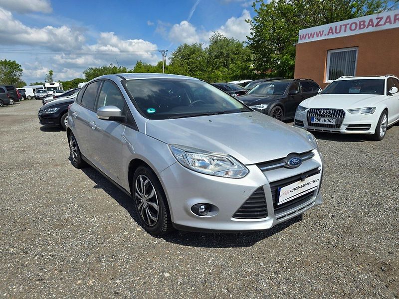 Ford Focus (2011) 1.6i 77KW garance km - fotka 1 z 25