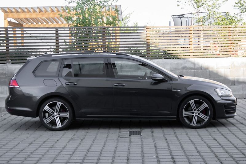 Volkswagen Golf - fotka 4 z 29
