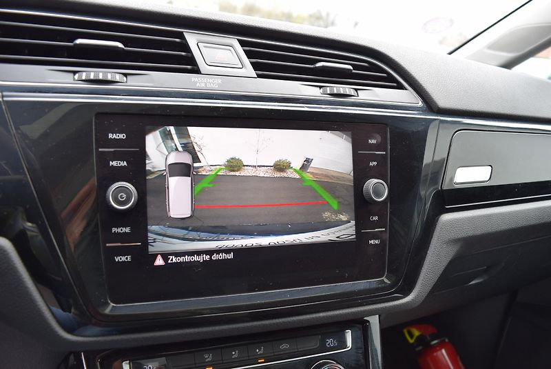 Volkswagen Touran (2018) 1.4TSI 110kw HIGHLINE TAŽ LED - fotka 32 z 50