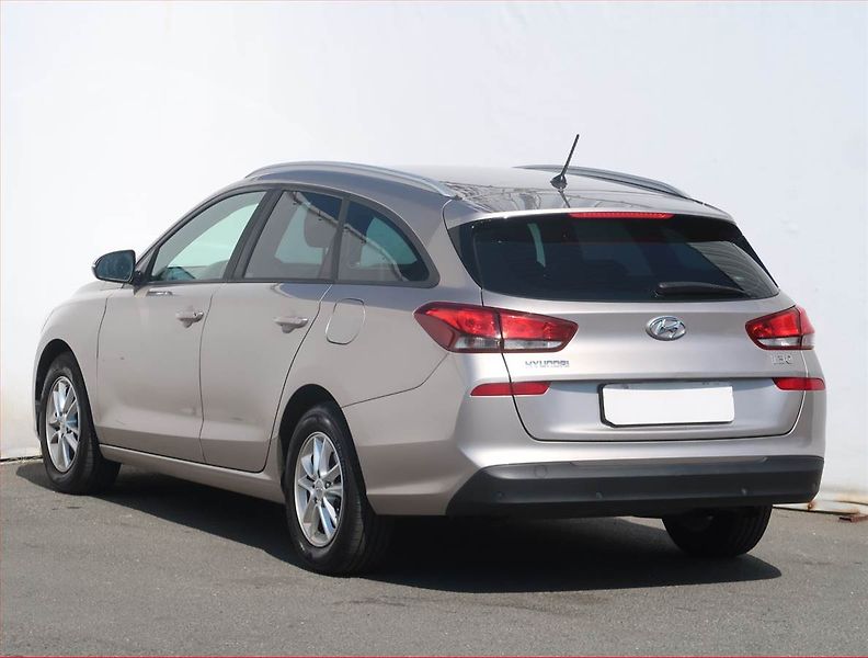 Hyundai i30 (2017) 1.0 T-GDI, Serv.kniha - fotka 4 z 18