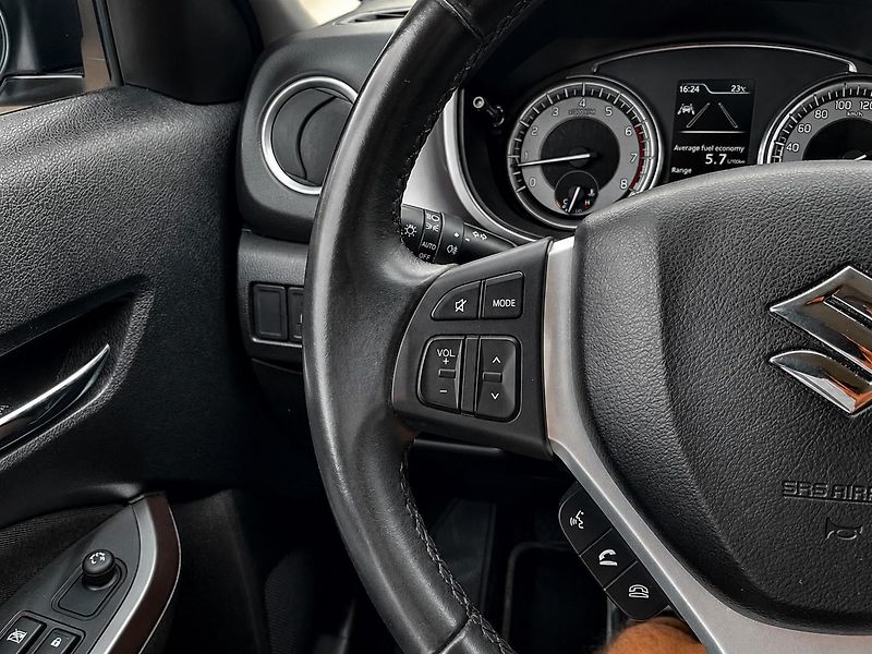 Suzuki Vitara (2021) 1.4 BoosterJet Hybrid - fotka 14 z 33