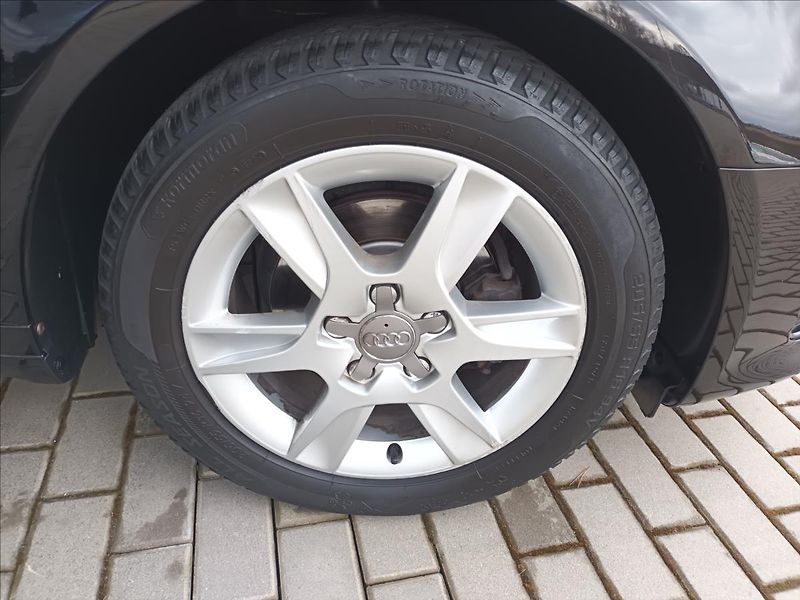 Audi A3 1,6 TDI,XENON,VÝHŘEV,  Sportba - fotka 25 z 33