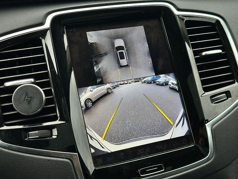 Volvo XC90 B5 AWD Ultimate PANO VZDUCH - fotka 15 z 20