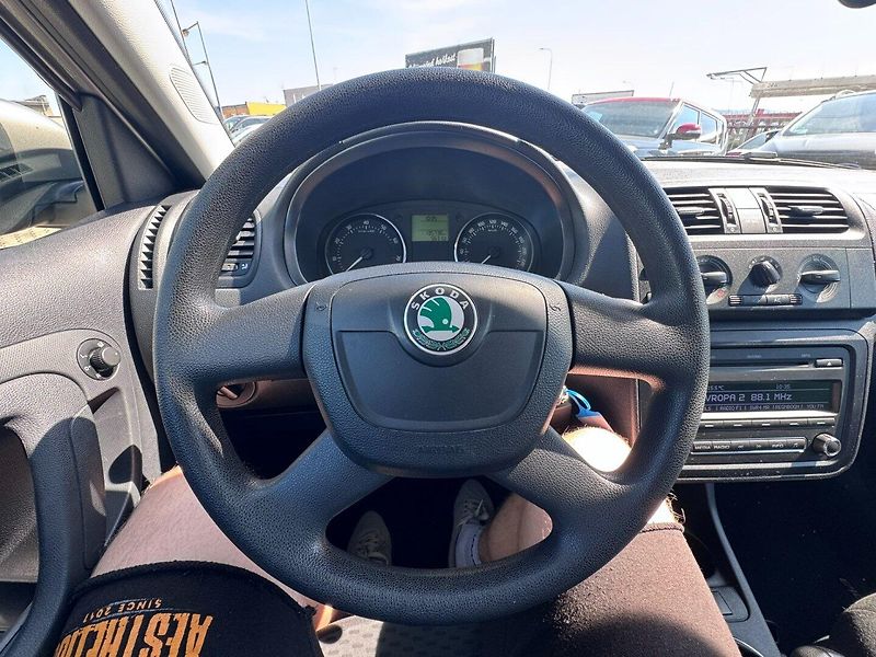 Škoda Fabia (2010) 1,2 TSI 63 KW STK - fotka 27 z 50