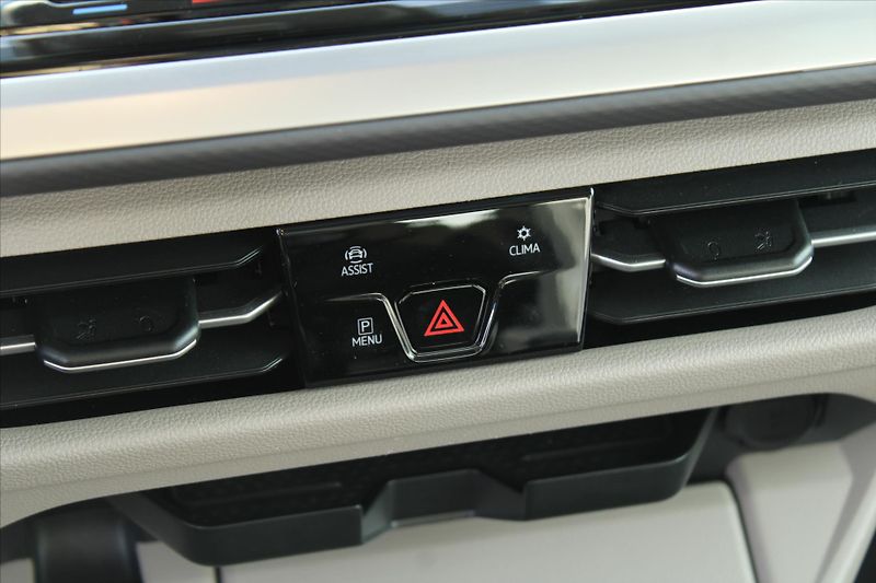 Volkswagen Multivan 2.0TDI 110kW DSG LONG HIGHLINE - fotka 22 z 27