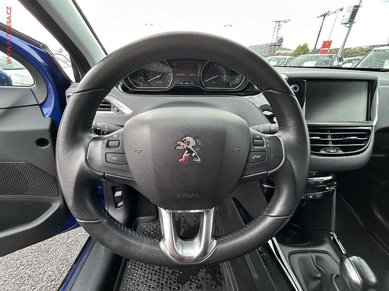 Peugeot 2008 (2019) 1.2PT - fotka 12 z 18