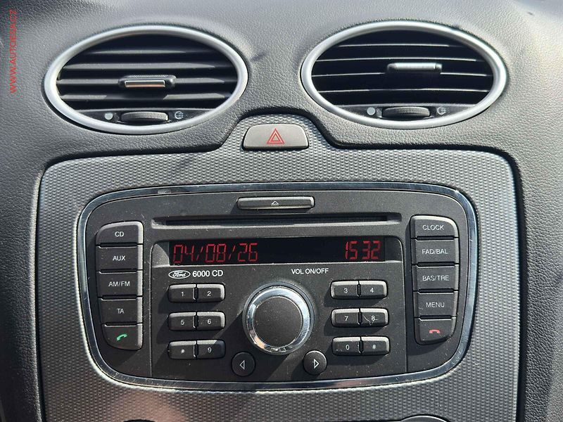 Ford Focus (2010) 2.0 16V, AC, tempo - fotka 14 z 17