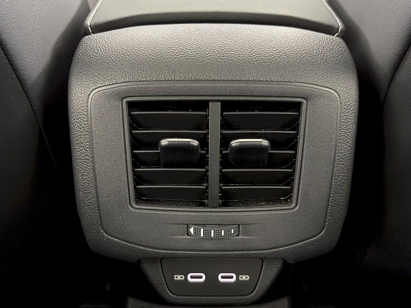 Volkswagen T-Roc (2025) Life GOAL 1.0 TSI 85kW - fotka 26 z 27