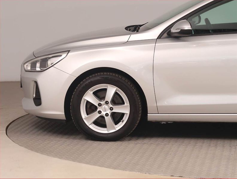 Hyundai i30 (2017) 1.0 T-GDI, ČR,1.maj, Tempomat - fotka 14 z 19