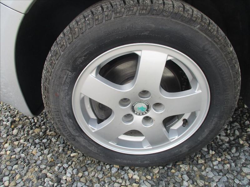 Škoda Fabia 1,4 i 16v, eleg.,klima,servis, - fotka 25 z 33
