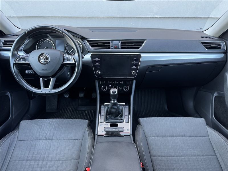 Škoda Superb 2,0 TDI 140kW ACC - fotka 26 z 50